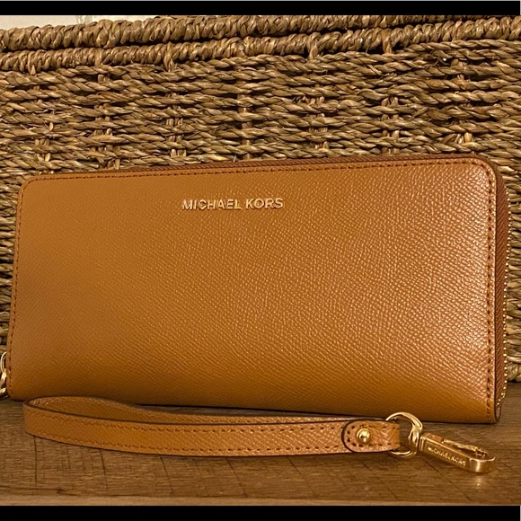 Michael Kors Handbags - Michael Kors Wallet/Wristlet